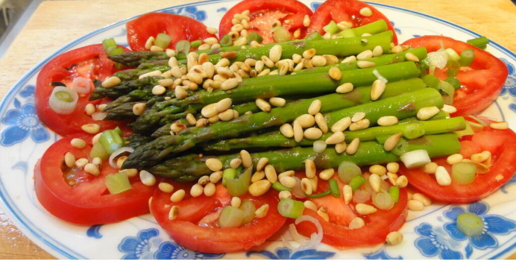 Lujosa Ensalada de Tomate y Espárragos